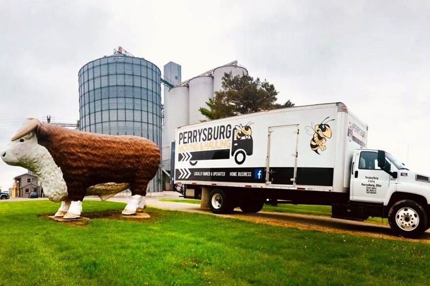 Perrysburg Moving truck with large cow in Wisconsin